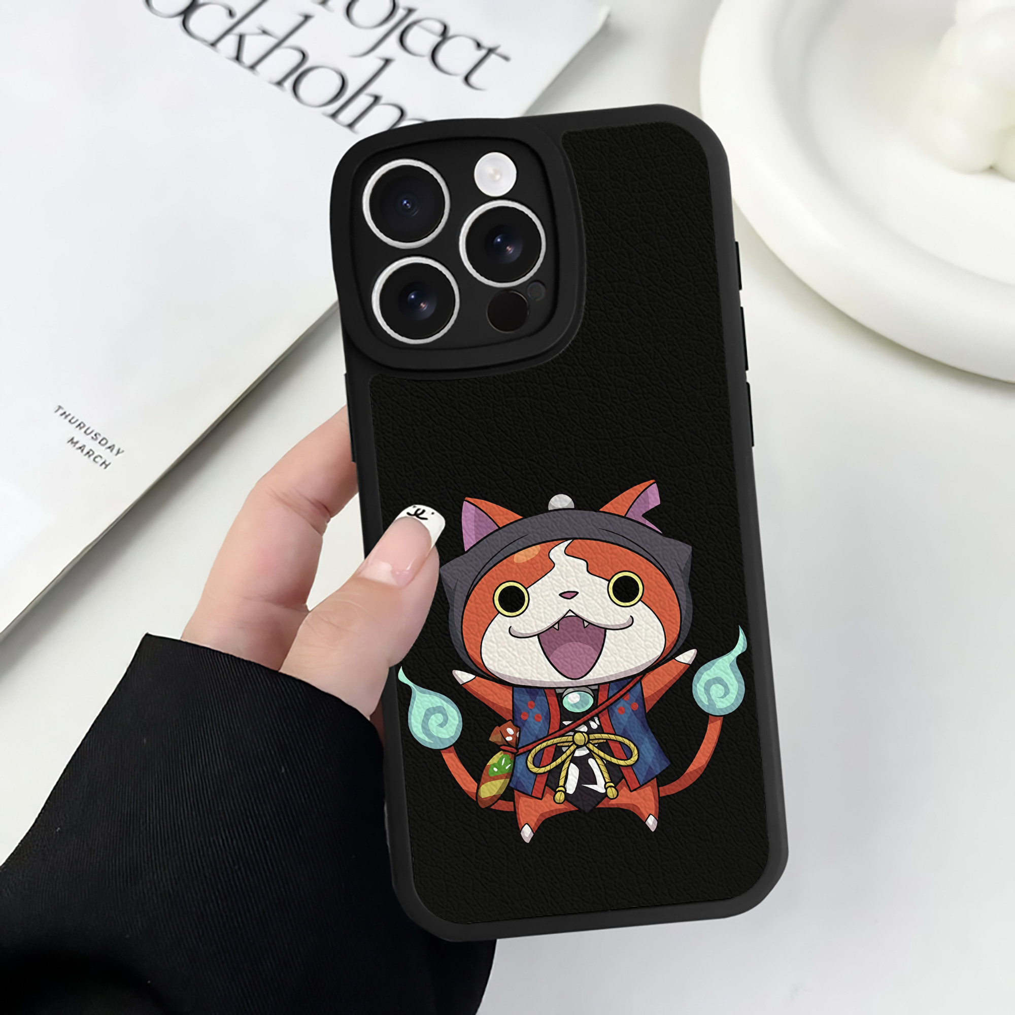 （画像用） 妖怪ウォッチ Yo-kai Watch 【iPhone 16シリーズ対応】シリコンスマホケース（レザー調） 材質：シリコン